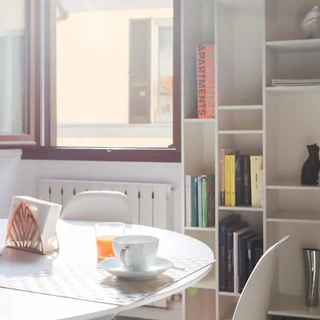 Apartment Heart Duomo Colonne Milan
