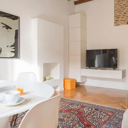 Apartment Heart Duomo Colonne Milan
